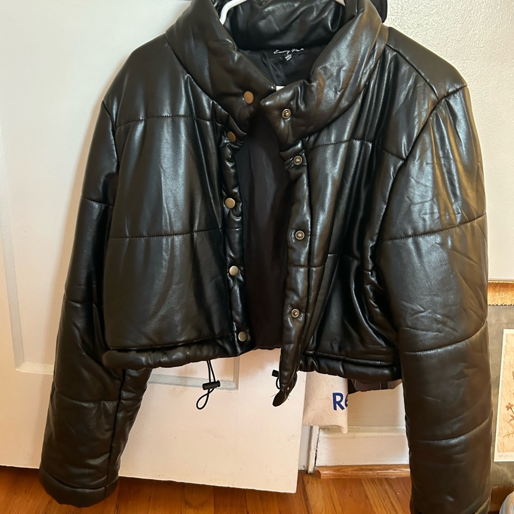 Black pleather cropped jacket!